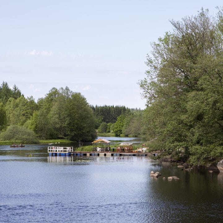 Praktfull natur med djupa skogar, åar och sjöar väntar dig när du besöker Nordöstra Skåne.
