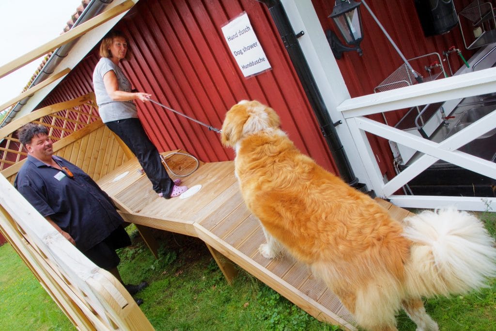 Testa gärna utomhushundduschen.