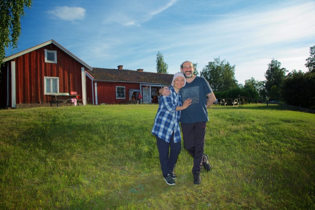 Serdar Yigit driver tillsammans med sin fru Melissa Hjälmaresunds camping.