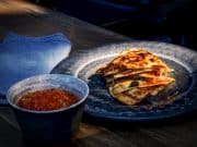 Quesadillas med salsa